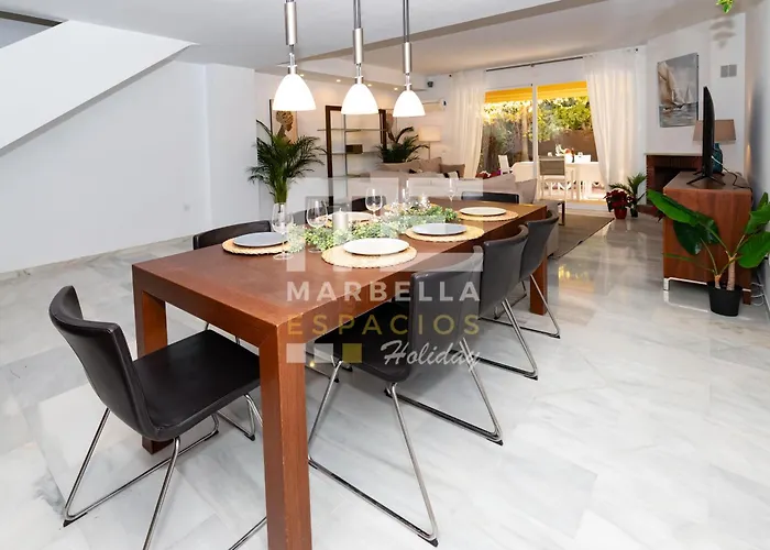 Town House 3 Beds In The Center Of 马尔韦利亚