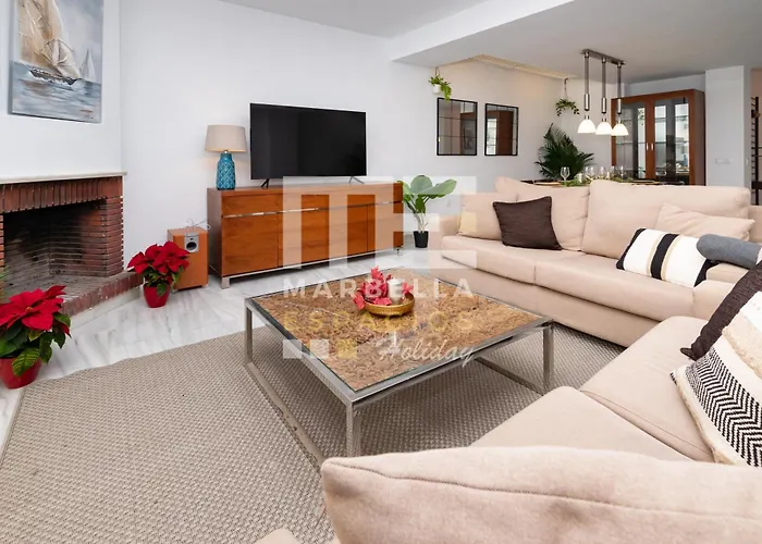 Town House 3 Beds In The Center Of *