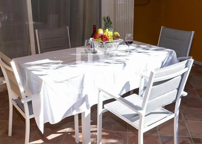 Town House 3 Beds In The Center Of